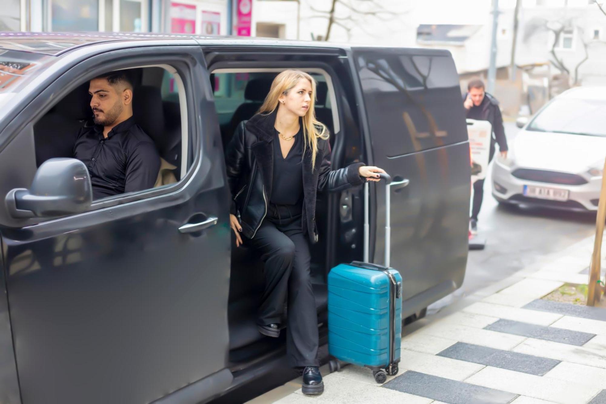 Dem Premium Hotel - Round Trip Airport Service - Istanbul International Airport Arnavutkoy Экстерьер фото